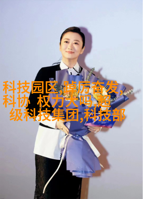 豪华客厅背景墙上镶嵌着精致工艺的手工打造的地板灯座